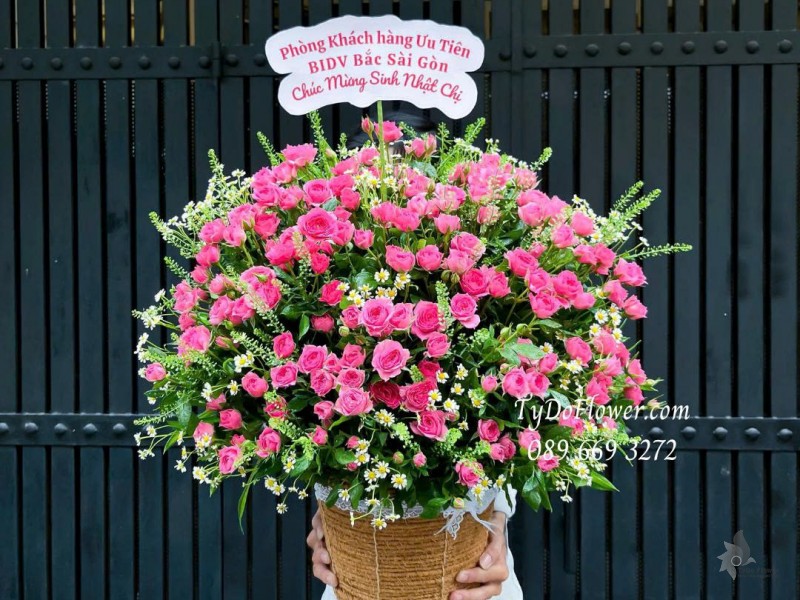 G1025783 GIỎ HOA CHÚC MỪNG SINH NHẬT CHỊ Thiết kế hoa hồng Sofia