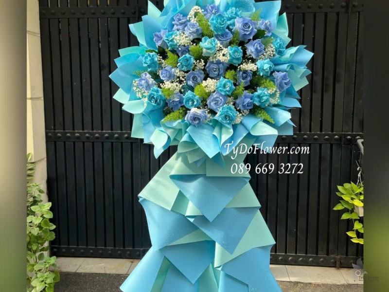 KCM1025787 KỆ HOA CHÚC MỪNG HỘI NGHỊ Thiết kế hoa hồng xanh dương trên nền giấy mỹ thuật cao cấp