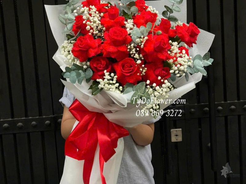 B1025808 BÓ HOA CHÚC MỪNG Thiết kế hoa hồng đỏ Ecuador