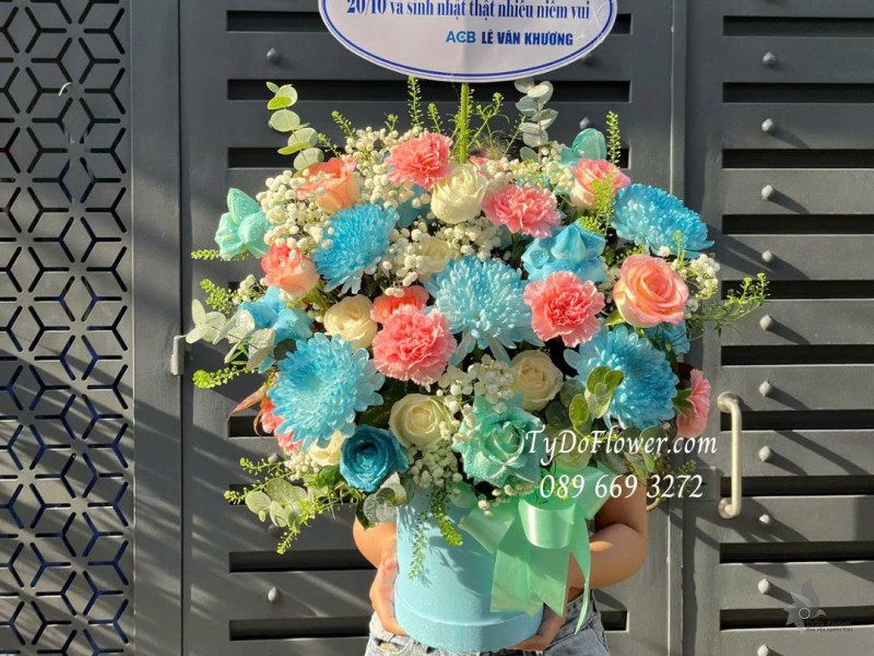 G1025811 GIỎ HOA CHÚC MỪNG Thiết kế gam màu Pastel trắng hồng xanh dương