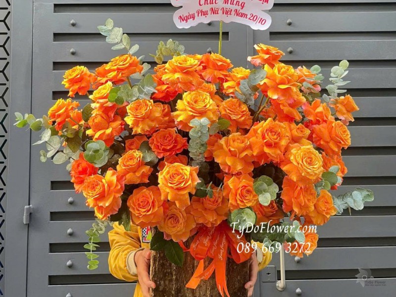 G1025819 GIỎ HOA CHÚC MỪNG Thiết kế hoa hồng Cam Spirit