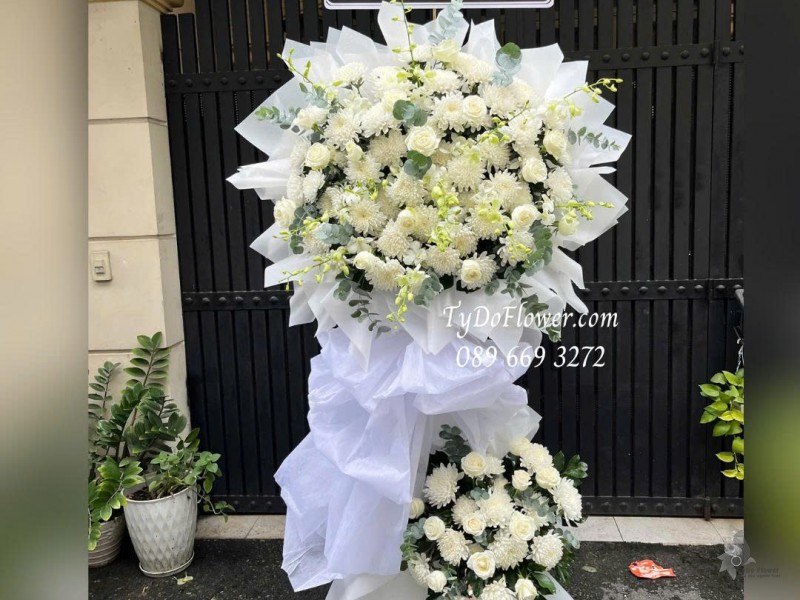 KCB1025850 KỆ HOA TANG LỄ VÒNG HOA CHIA BUỒN Hoa Kính Viếng Thiết kế hoa cúc, hoa hồng, hoa lan trắng