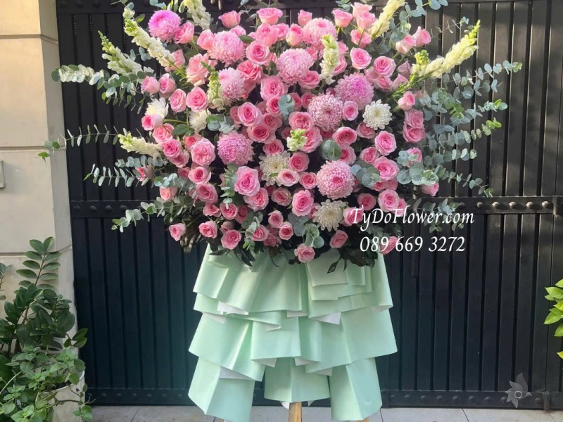 KCM1025856 KỆ HOA CHÚC MỪNG Thiết kế hoa hồng lạc thần, cúc mẫu đơn