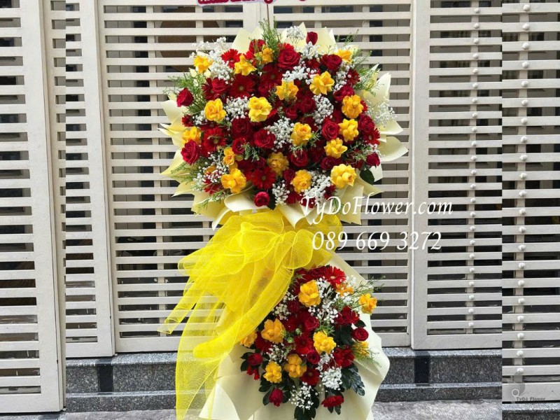 KCM0126022 KỆ HOA CHÚC MỪNG KHAI TRƯƠNG HỒNG PHÁT Thiết kế hoa hồng đỏ, hoa hồng vàng, đồng tiền đỏ trên nền giấy mỹ thuật cao cấp