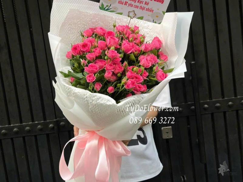 B1125896 BÓ HOA CHÚC MỪNG THÀNH CÔNG Thiết kế hoa hồng Sofia