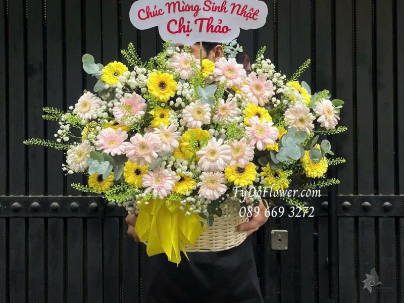 G1125905 GIỎ HOA CHÚC MỪNG SINH NHẬT Thiết kế Hoa Đồng Tiền Mini