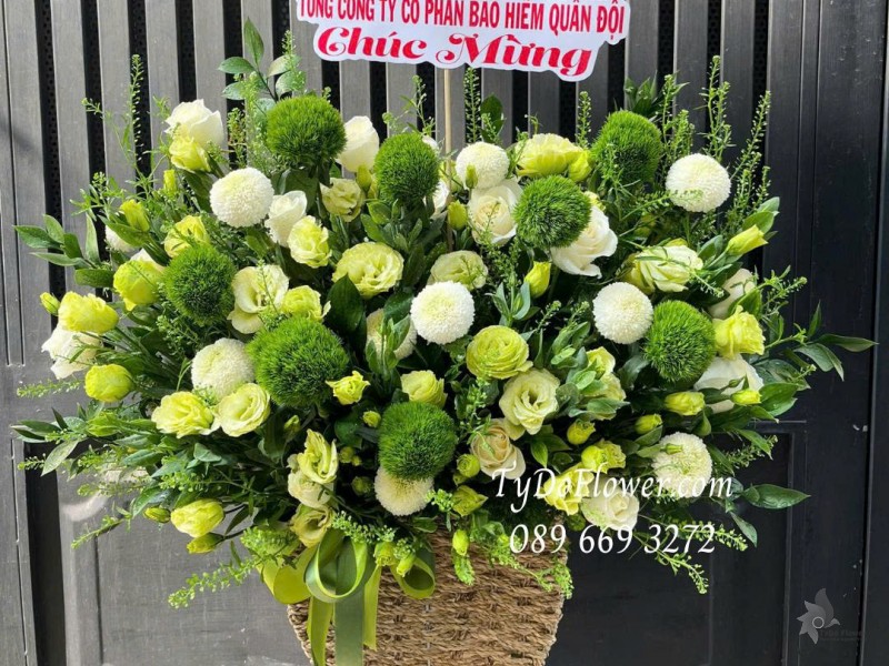 G0126068 GIỎ HOA CHÚC MỪNG Thiết kế tông màu xanh lá, Green Wicky, Cát Tường, Ping pong