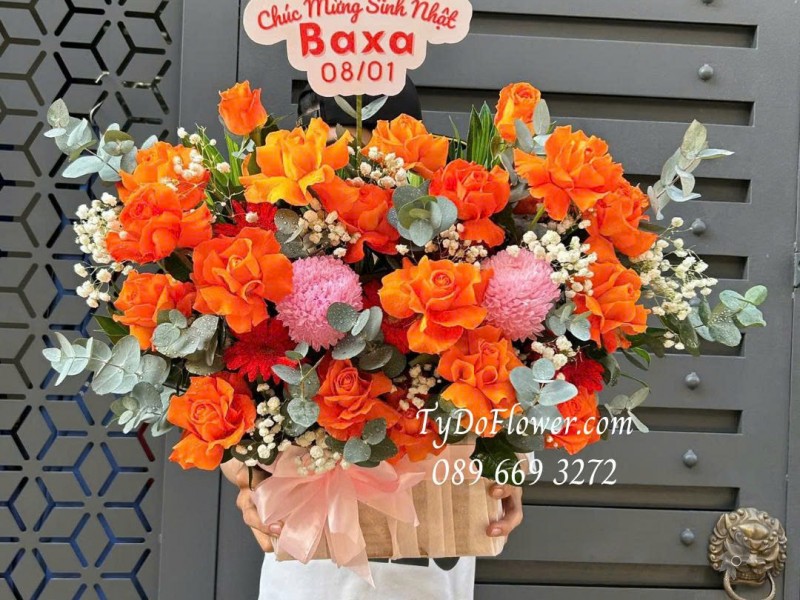 G0126071 GIỎ HOA CHÚC MỪNG SINH NHẬT Thiết kế hoa hồng cam Party gấp cánh nghệ thuật, cúc mẫu đơn hồng