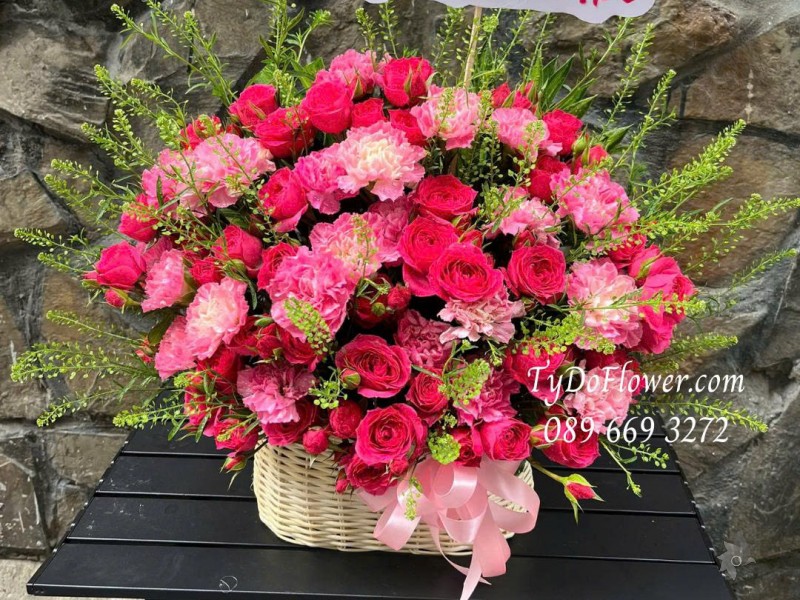 G0226103 GIỎ HOA CHÚC MỪNG SINH NHẬT Thiết kế Hoa Hồng Sofia, Cẩm Chướng