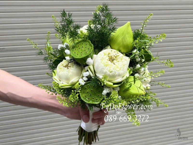 B0226122 HOA CƯỚI BÓ HOA SEN TRẮNG Hoa cầm tay cô dâu