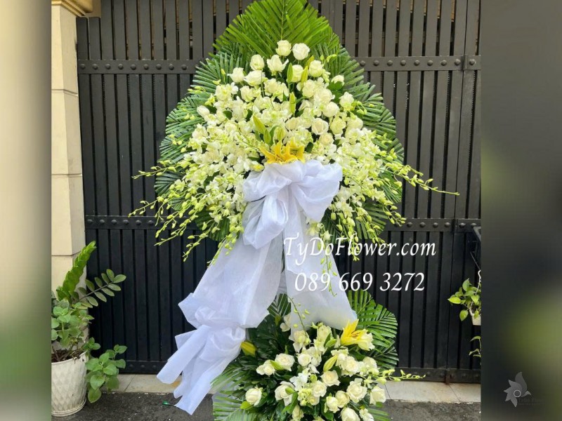 KCB0226123 KỆ HOA TANG LỄ VÒNG HOA CHIA BUỒN Kính Viếng Thiết kế 02 tầng hoa hồng, hoa lan, hoa ly