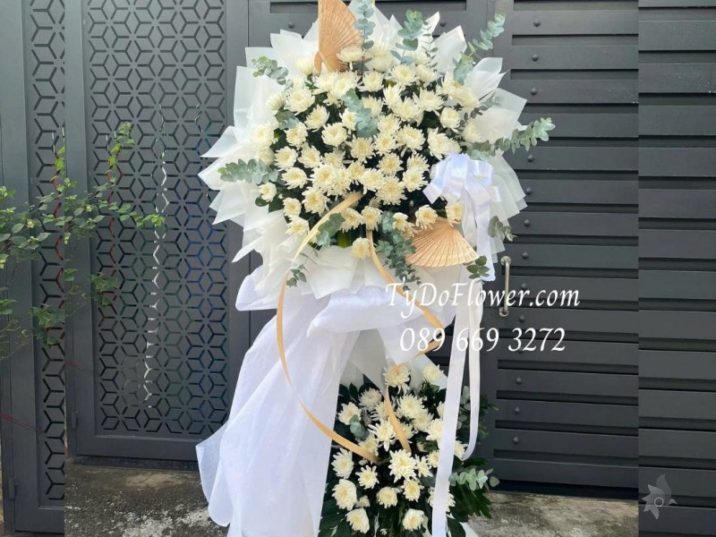 KCB0226127 KỆ HOA TANG LỄ VÒNG HOA CHIA BUỒN Thành Kính Phân Ưu Thiết kế 02 tầng hoa cúc trắng