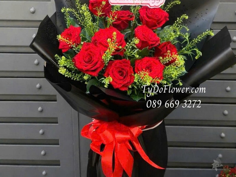 B0226149 BÓ HOA VALENTINE Thiết kế hoa hồng đỏ Ecuador Rose