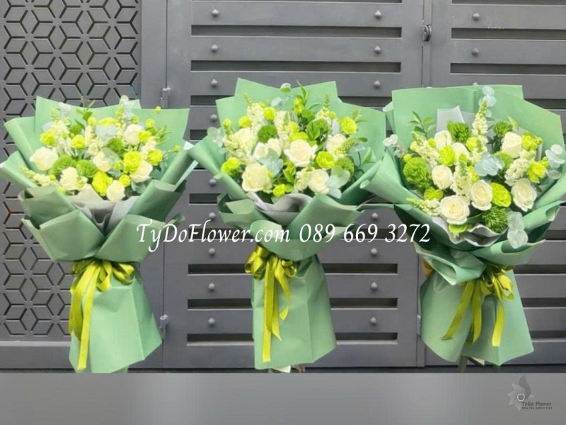 B0226196 ĐẶT TỪ 03 BÓ HOA CHÚC MỪNG thiết kế hoa hồng trắng cát tường xanh, green wicky