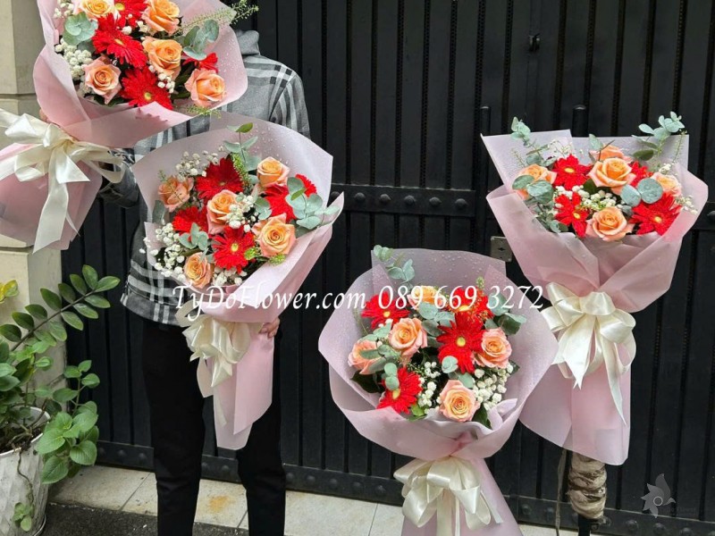 B0226199 ĐẶT TỪ 04 BÓ HOA CHÚC MỪNG thiết kế hoa hồng cam, đồng tiền đỏ