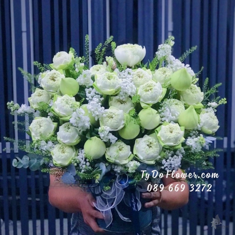 GIỎ HOA CHÚC MỪNG G082202 Giỏ Hoa Sen Trắng