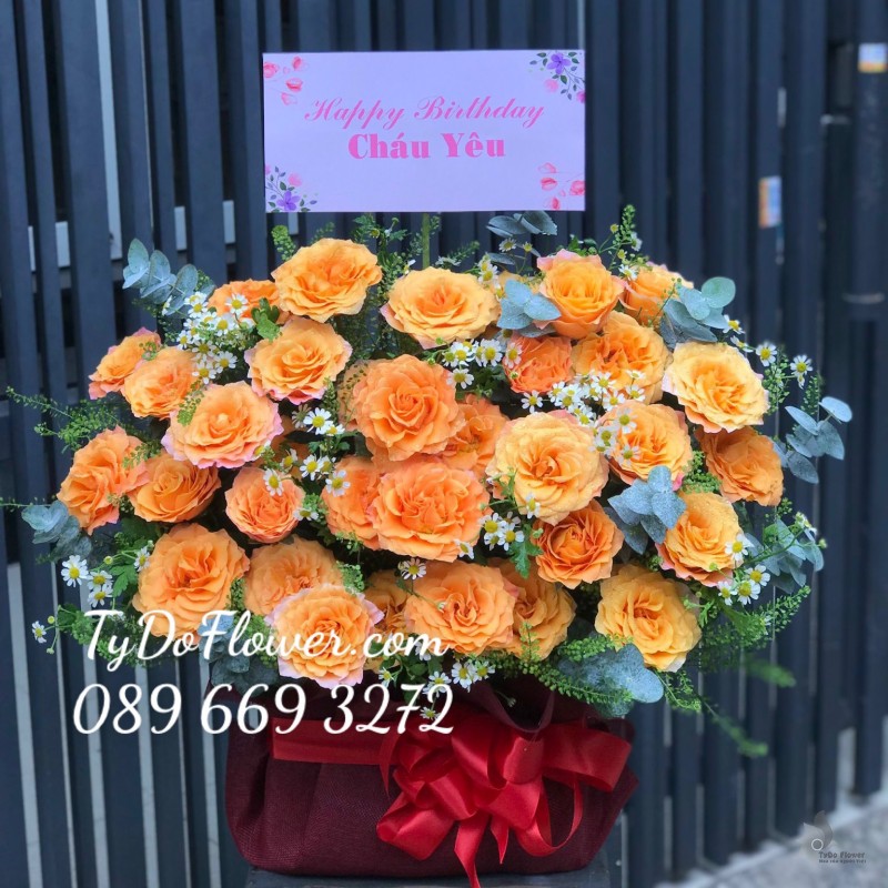 G122214 GIỎ HOA CHÚC MỪNG SINH NHẬT thiết kế hoa hồng cam Spirit Roses, cúc Tana, cỏ đồng tiền, lá bạc