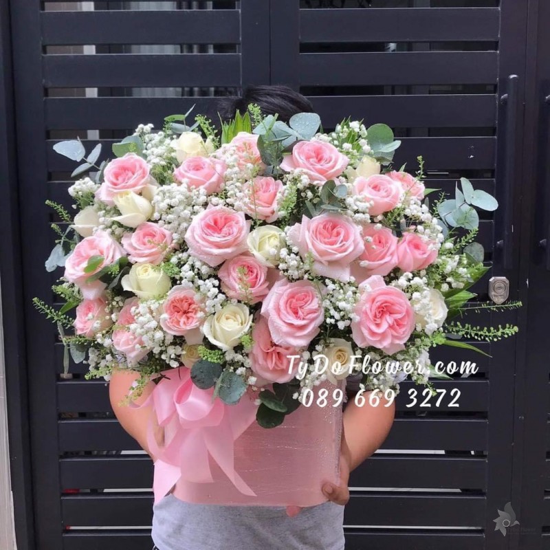 G122226 GIỎ HOA CHÚC MỪNG SINH NHẬT thiết kế hoa hồng Ohara Pink Roses, hoa hồng trắng, hoa lá phụ