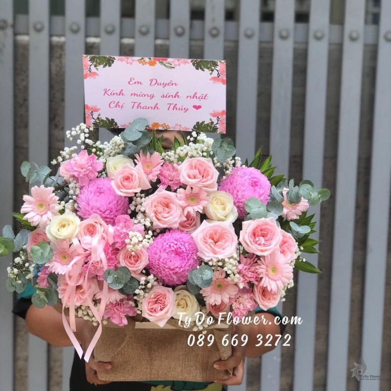 G122235 GIỎ HOA CHÚC MỪNG SINH NHẬT thiết kế hoa Cúc Mẫu Đơn hồng, hoa hồng Ohara Pink Roses, hoa hồng trắng, đồng tiền, cẩm chướng, hoa lá phụ