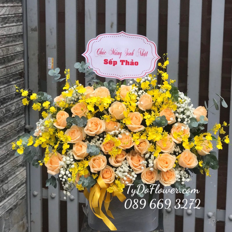 G122250 GIỎ HOA CHÚC MỪNG SINH NHẬT Giỏ Hoa Hồng Cam Trứng Gà