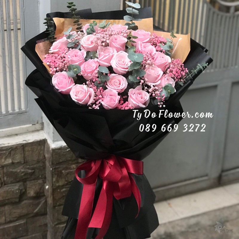 B1222151 BÓ HOA HỒNG KEM DÂU BÓ HOA CHÚC MỪNG