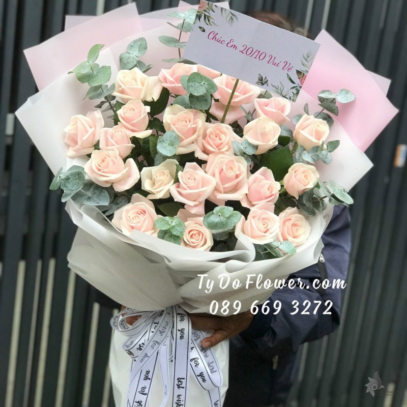 B0123219 BÓ HOA HỒNG KEM HOA CHÚC MỪNG