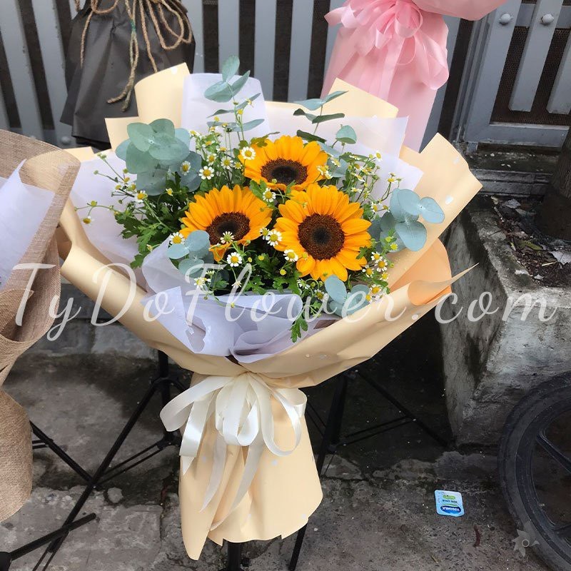 B0123221 BÓ HOA HƯỚNG DƯƠNG HOA CHÚC MỪNG