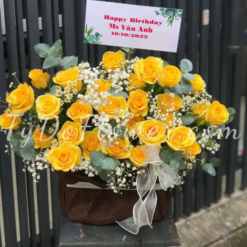 G0123254 GIỎ HOA HỒNG VÀNG CHÚC MỪNG SINH NHẬT