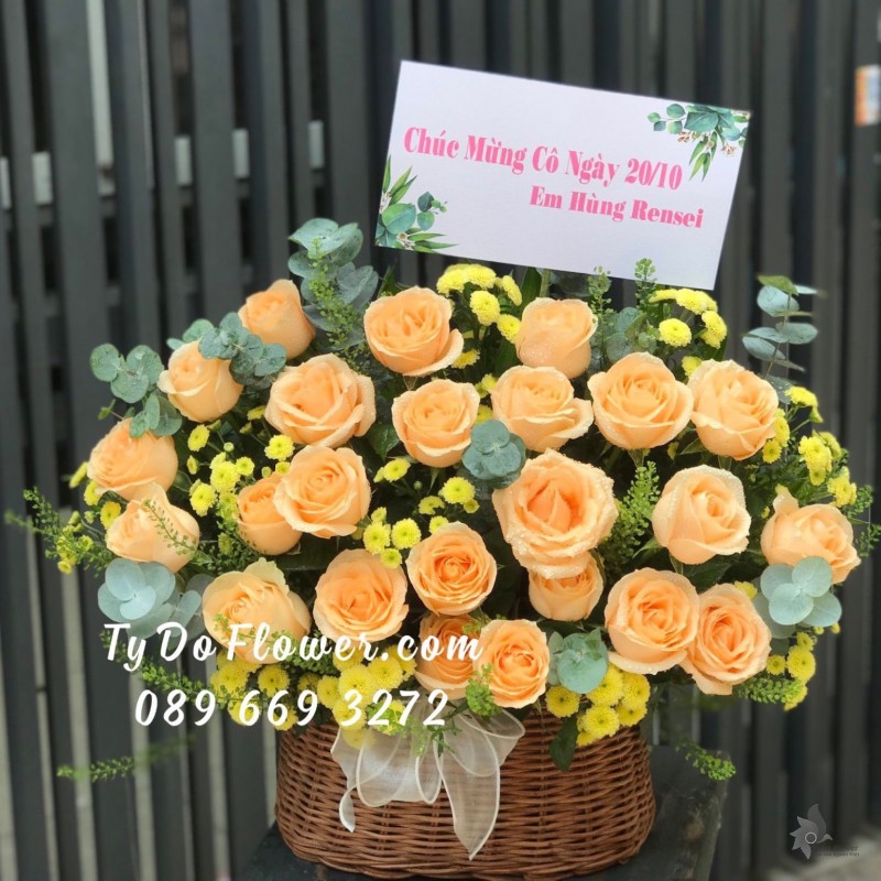 G0123259 GIỎ HOA HỒNG CAM TRỨNG GÀ HOA CHÚC MỪNG