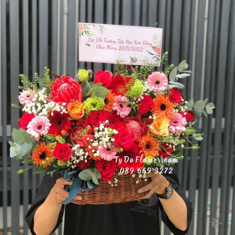 G0123305 GIỎ HOA CHÚC MỪNG