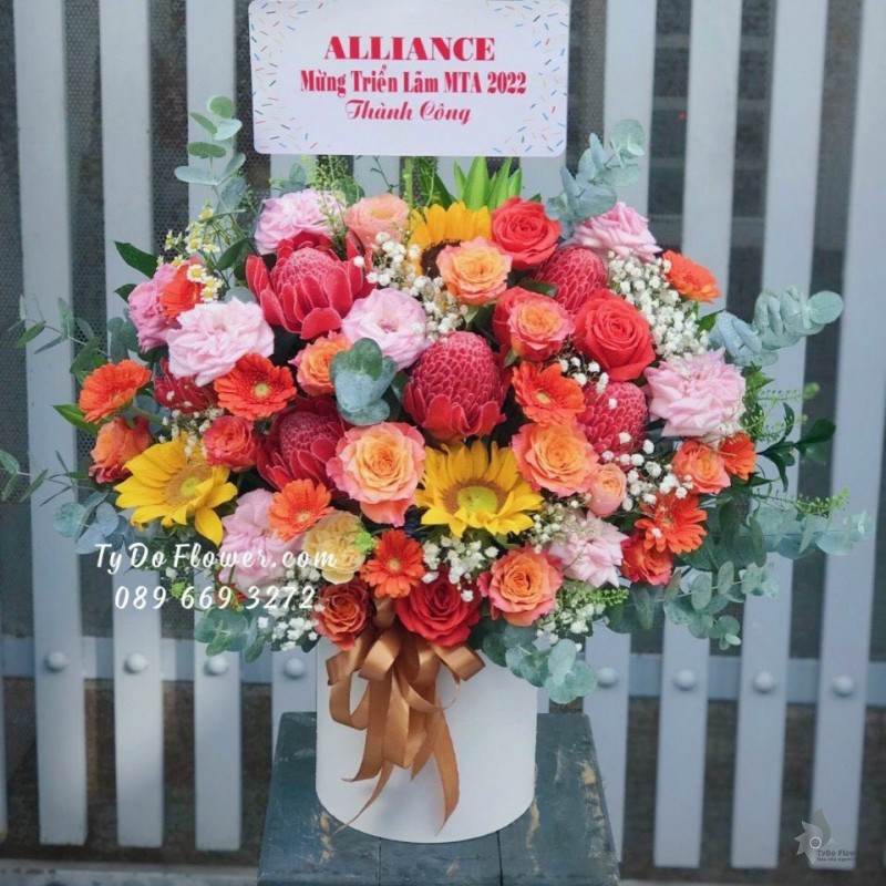 G0323310 GIỎ HOA CHÚC MỪNG