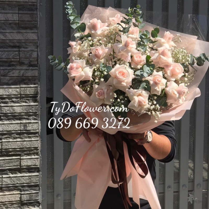 B0323364 BÓ HOA HỒNG KEM HOA CHÚC MỪNG