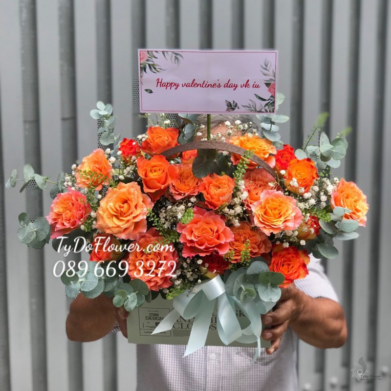 G0323369 GIỎ HOA HỒNG CAM SPIRIT ROSES HOA CHÚC MỪNG