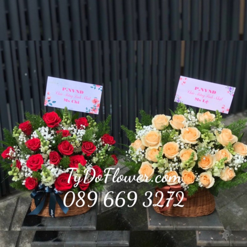 G0323376 GIỎ HOA HỒNG ĐỎ HOA HỒNG CAM HOA CHÚC MỪNG