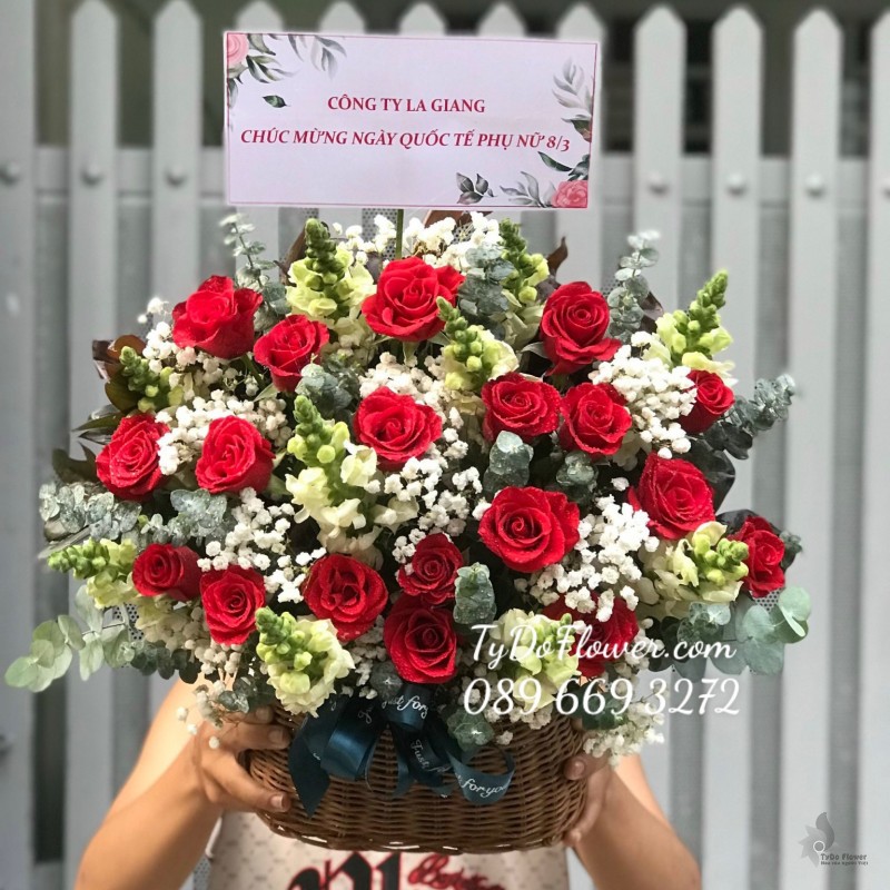 GIỎ HOA HỒNG ĐỎ HOA CHÚC MỪNG