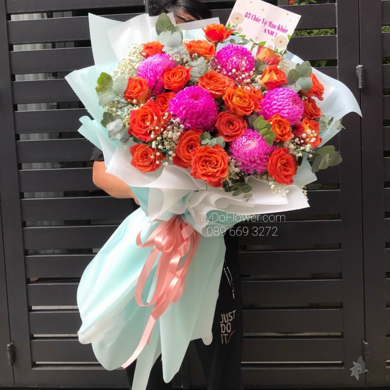 B0323436 BÓ HOA HỒNG CAM LỬA mix CÚC MẪU ĐƠN HỒNG Hoa Chúc Mừng