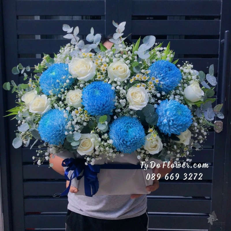 G0323449 GIỎ HOA CÚC MẪU ĐƠN XANH mix HOA HỒNG TRẮNG Hoa Chúc Mừng