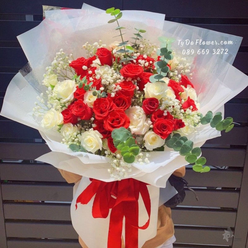B0323489 BÓ HOA HỒNG ĐỎ mix TRẮNG Hoa Chúc Mừng