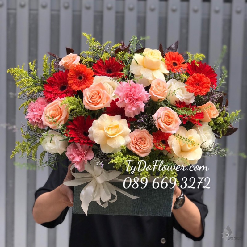 G0323490 GIỎ HOA CHÚC MỪNG