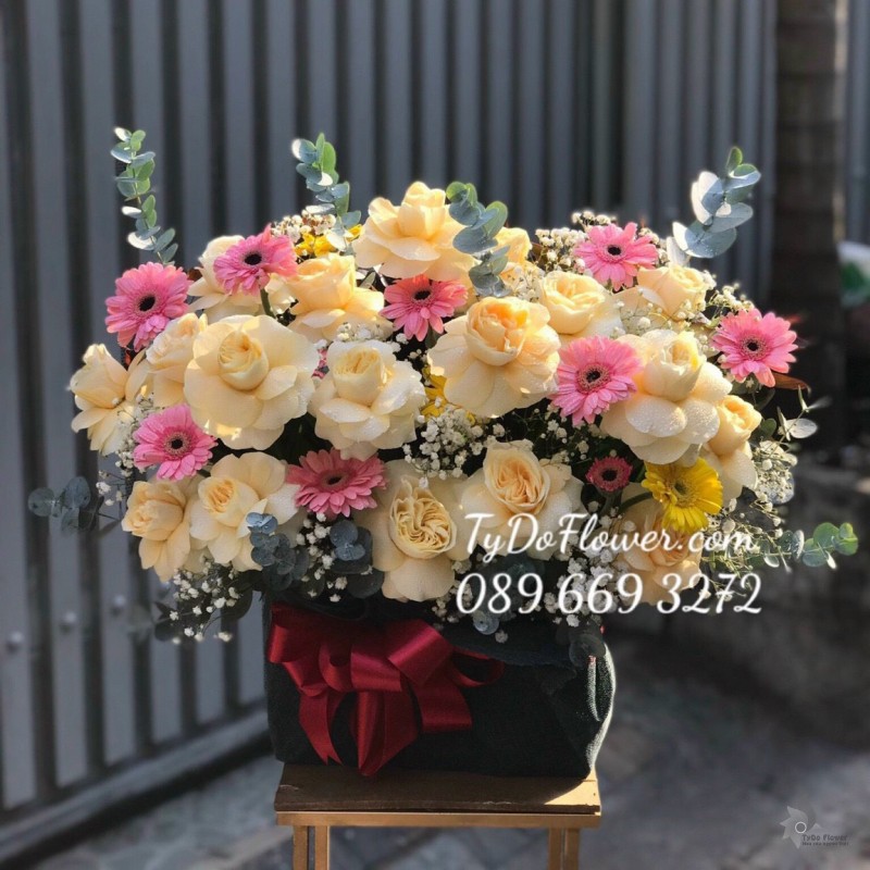 GIỎ HOA HỒNG JULIET ROSES Hoa Chúc Mừng
