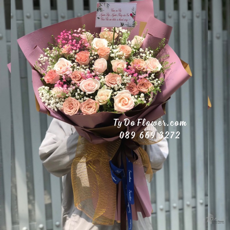 B0323496 BÓ HOA CHÚC MỪNG