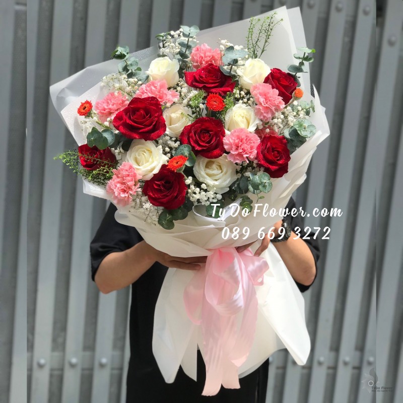 B0323498 BÓ HOA CHÚC MỪNG