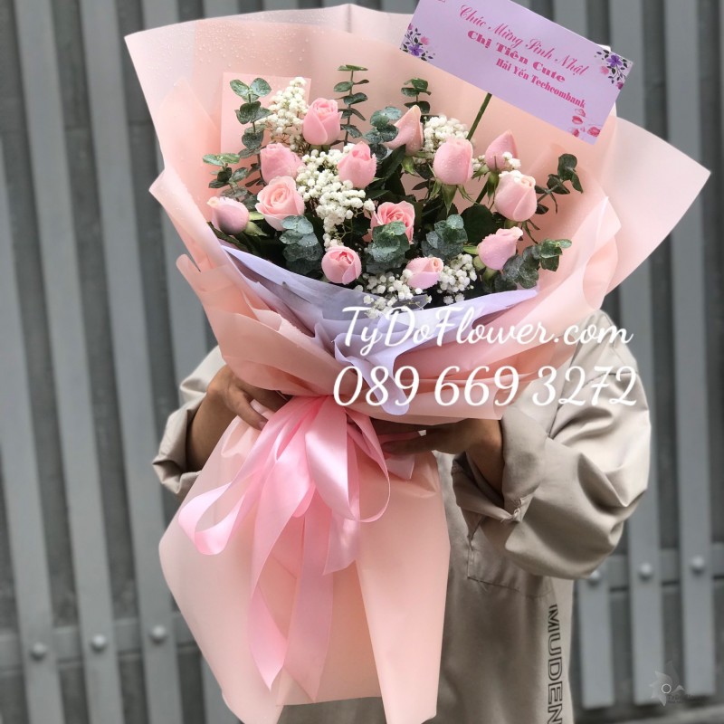 B0423529 BÓ HOA HỒNG KEM DÂU Hoa Chúc Mừng