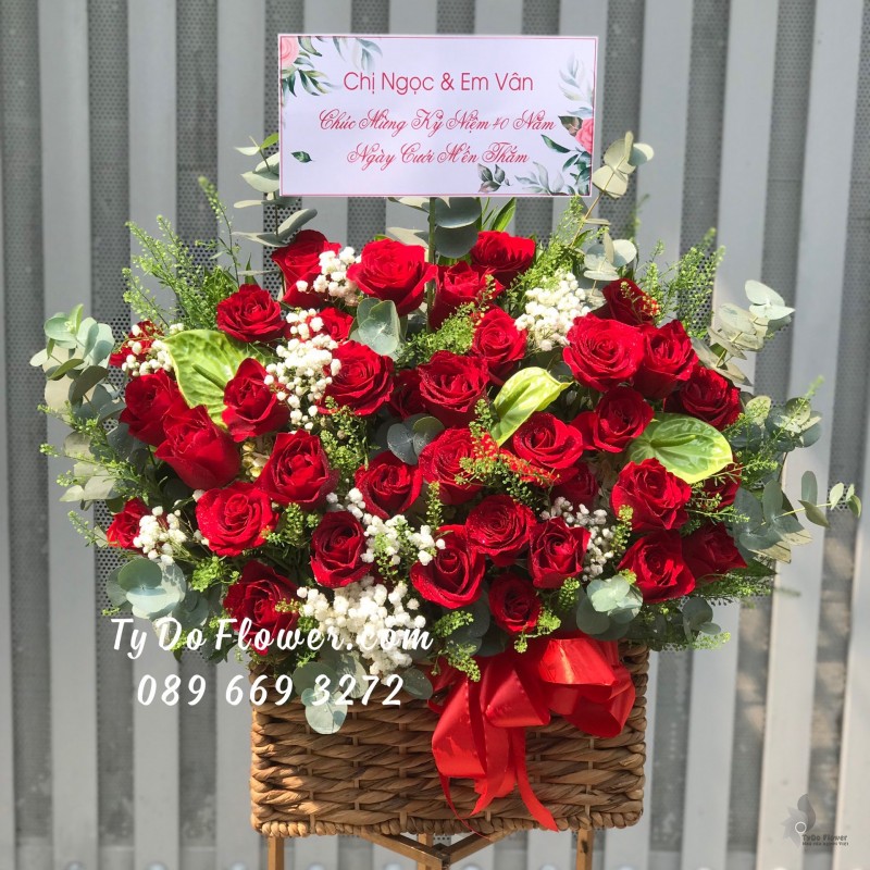 G0423543 GIỎ HOA HỒNG ĐỎ ECUADOR ROSES Hoa Chúc Mừng Kỷ Niệm Ngày Cưới
