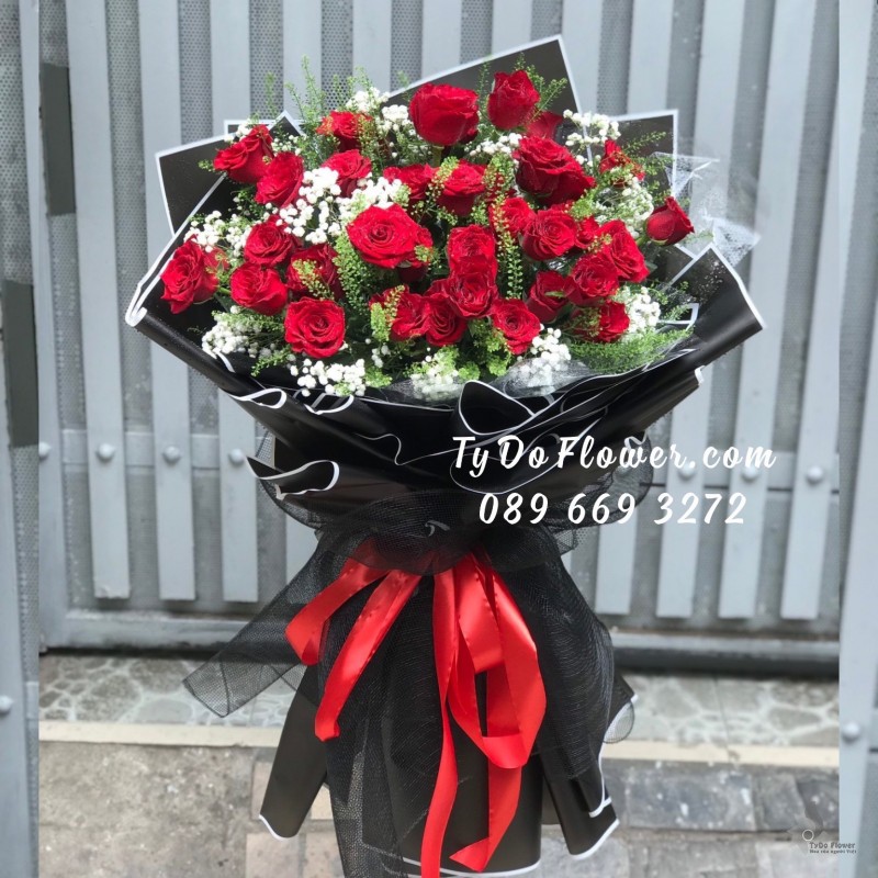 B0423567 BÓ HOA HỒNG ĐỎ ECUADOR ROSES Hoa Chúc Mừng