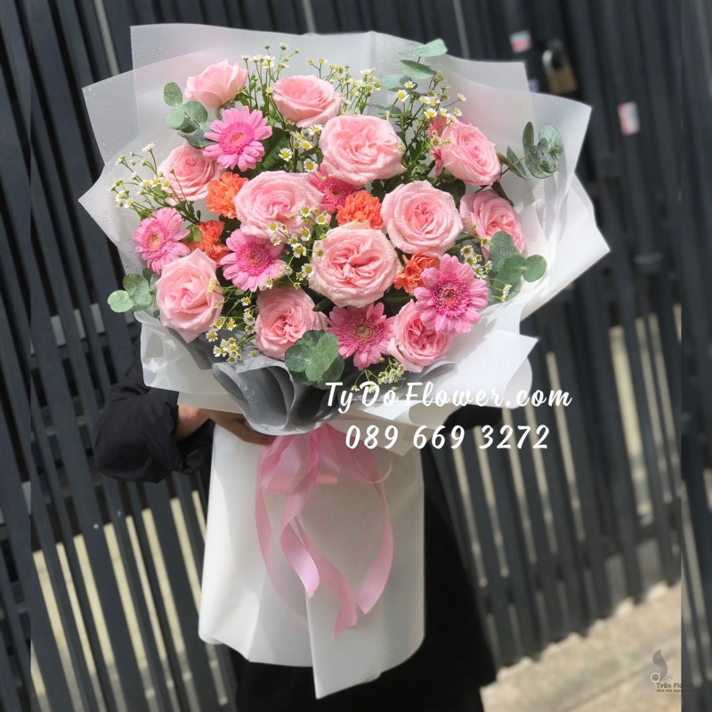 B0423597 BÓ HOA CHÚC MỪNG