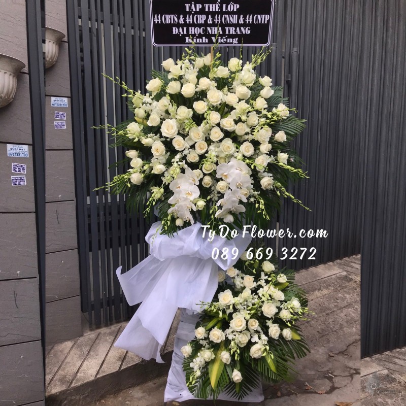 KCB0523617 KỆ HOA TANG LỄ VÒNG HOA CHIA BUỒN