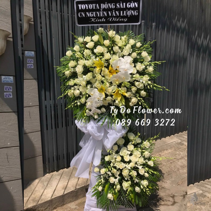 KCB0523611 KỆ HOA TANG LỄ VÒNG HOA CHIA BUỒN