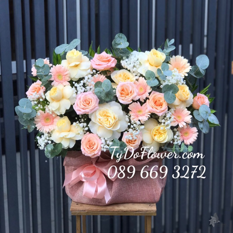 G0523613 GIỎ HOA CHÚC MỪNG
