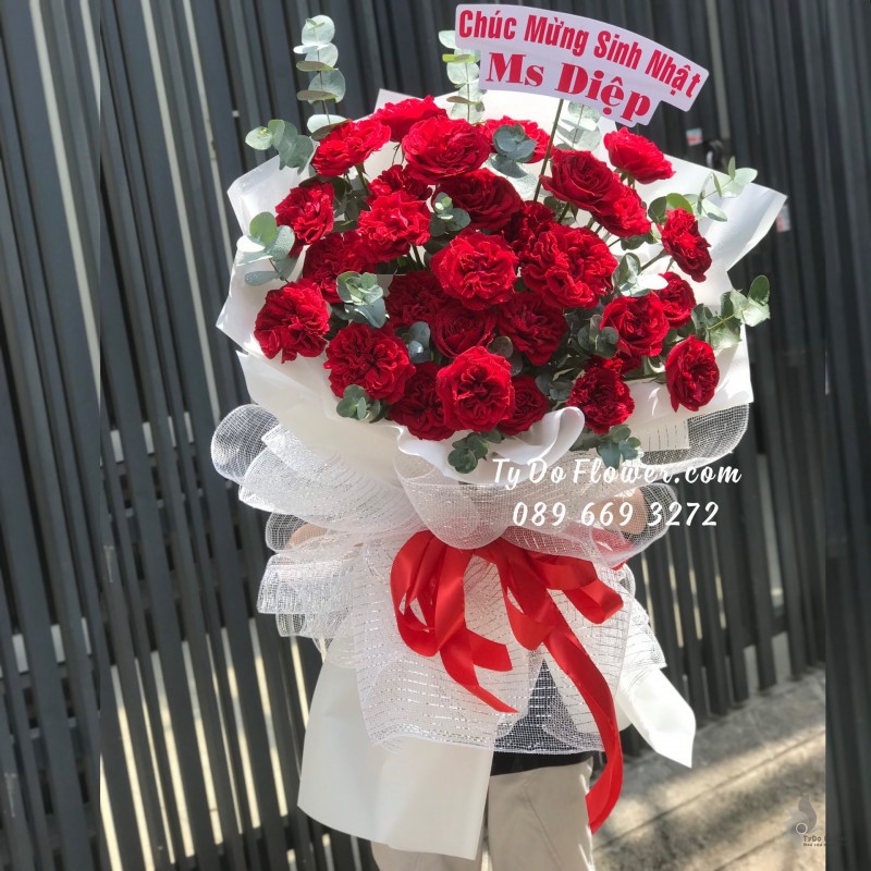 B0523637 BÓ HOA HỒNG ĐỎ RED OHARA ROSES